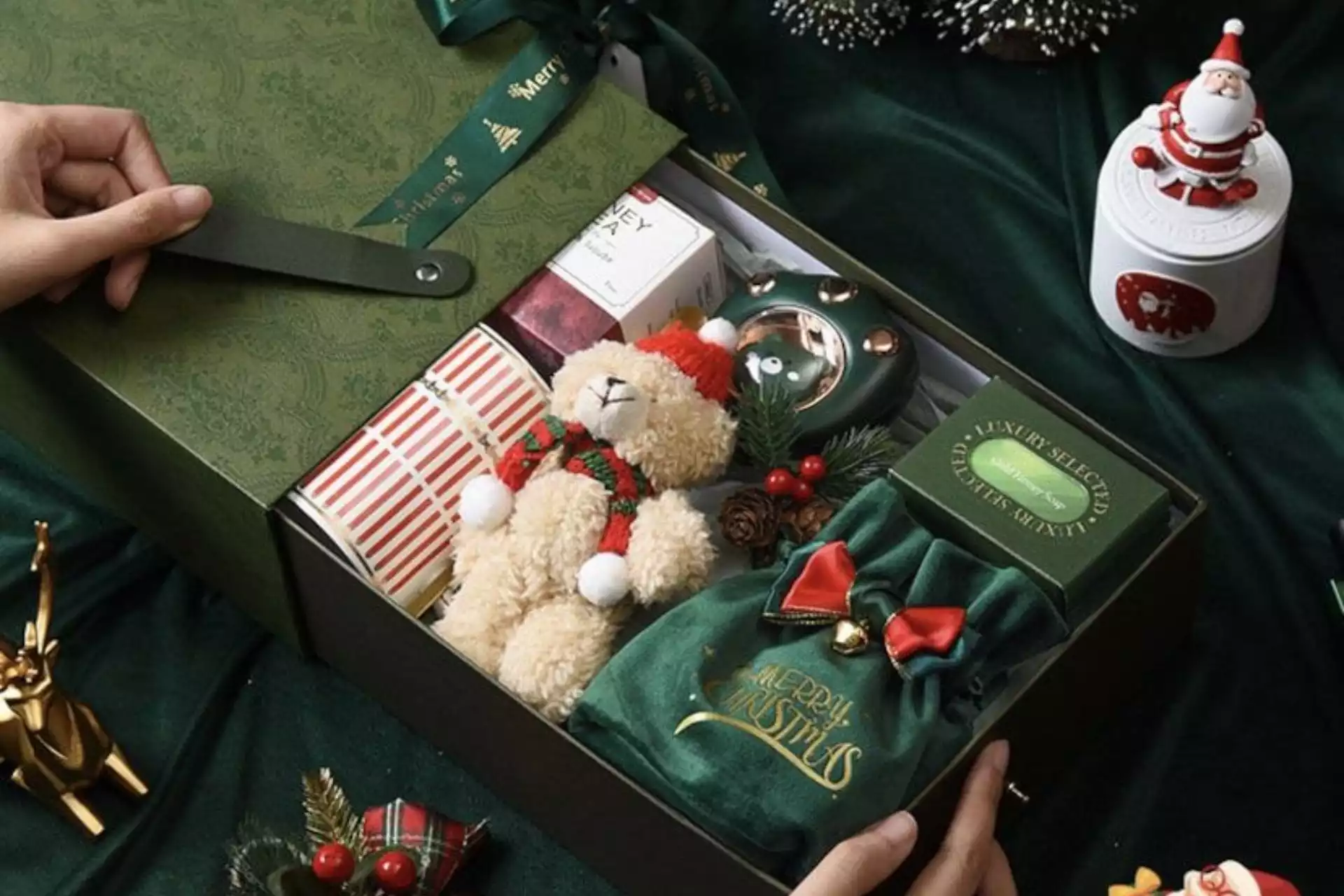 Thiết kế bao bì Giáng sinh 2025 độc đáo