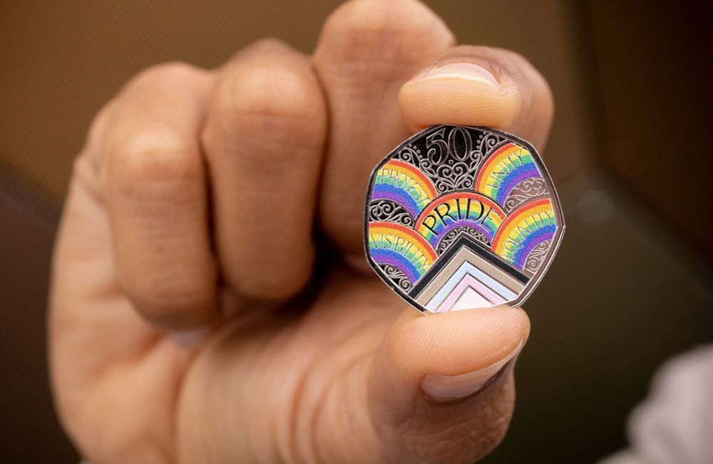 thiet ke bao bi pride month 9.jpg